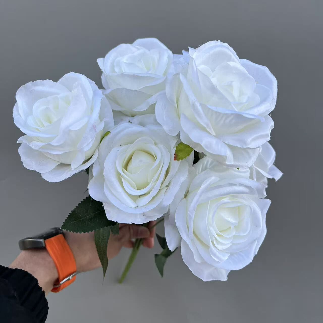 7头把束哑光玫瑰 · 白色7头把束哑光玫瑰