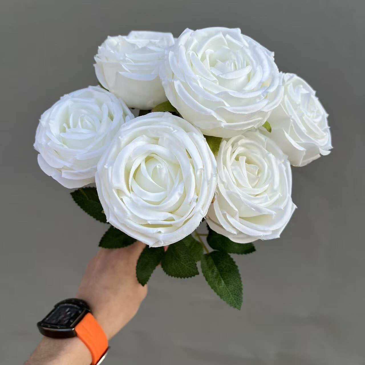7头把束皇妃玫瑰 · 白色7头把束皇妃玫瑰